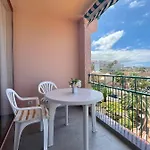 With Ocean View, Americas شقة