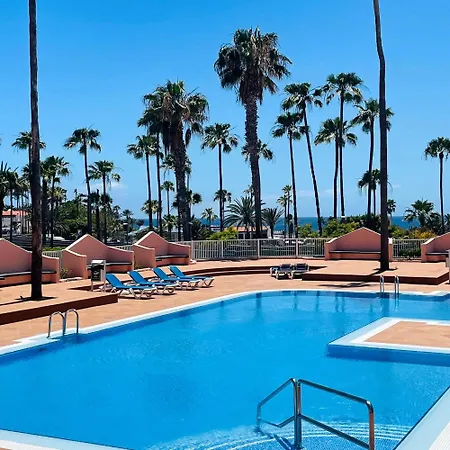 Apartment With Ocean View, Americas