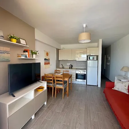 Apartment With Ocean View, Americas